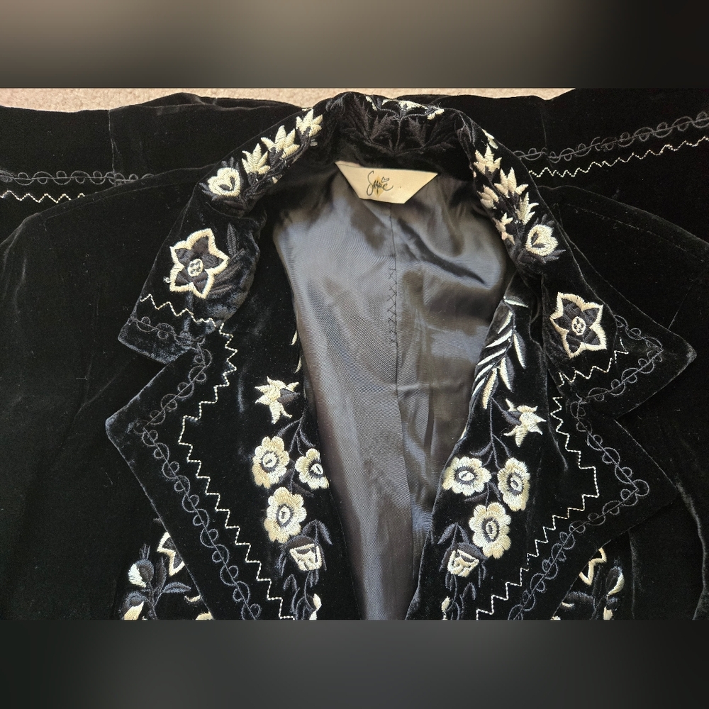 SAGAIE PARIS Silk Blend Gold Floral Embroidered Black Velvet Jacket. Medium - Picture 14 of 14